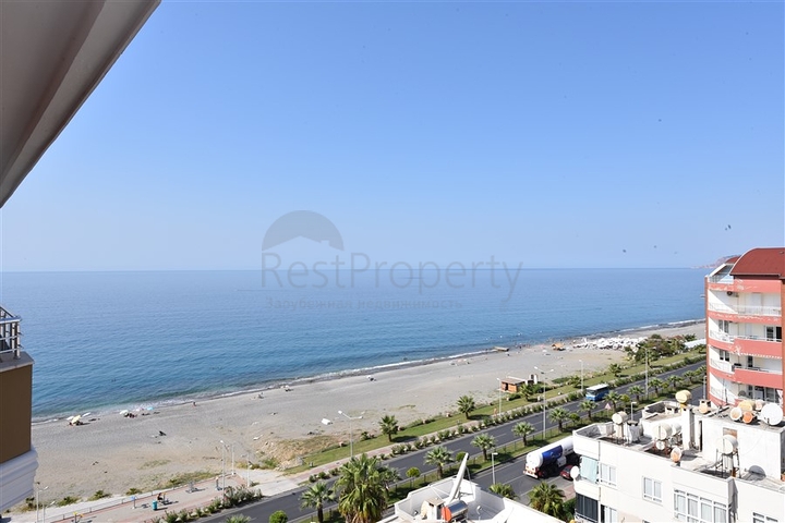 Меблированный пентхаус с видом на море  