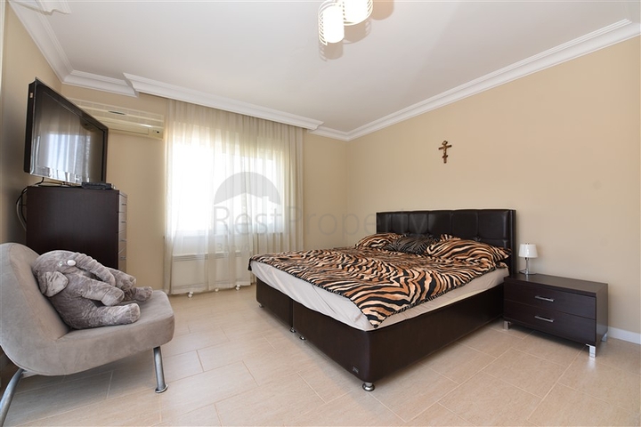 Меблированный пентхаус с видом на море  