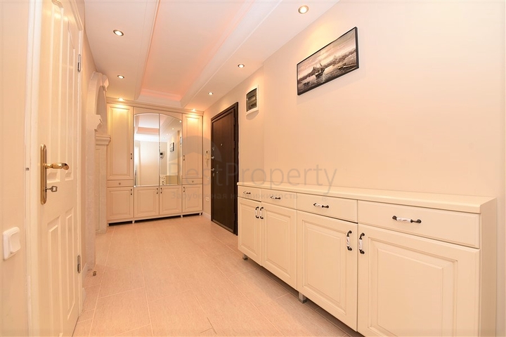 Меблированный пентхаус с видом на море  