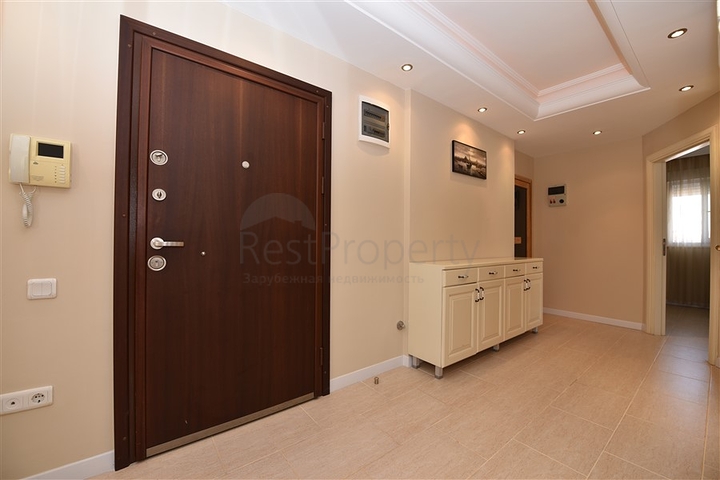 Меблированный пентхаус с видом на море  