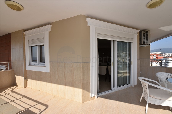 Меблированный пентхаус с видом на море  