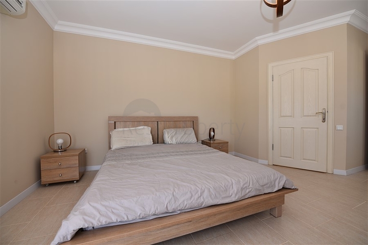 Меблированный пентхаус с видом на море  