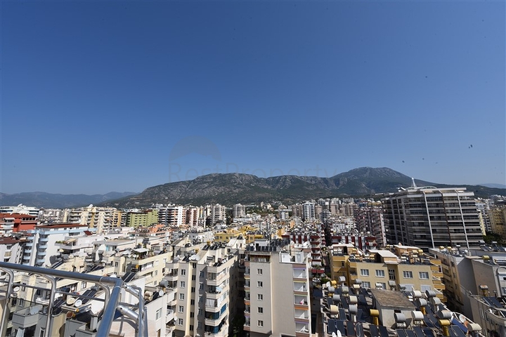 Меблированный пентхаус с видом на море  