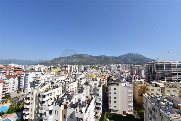 Меблированный пентхаус с видом на море  