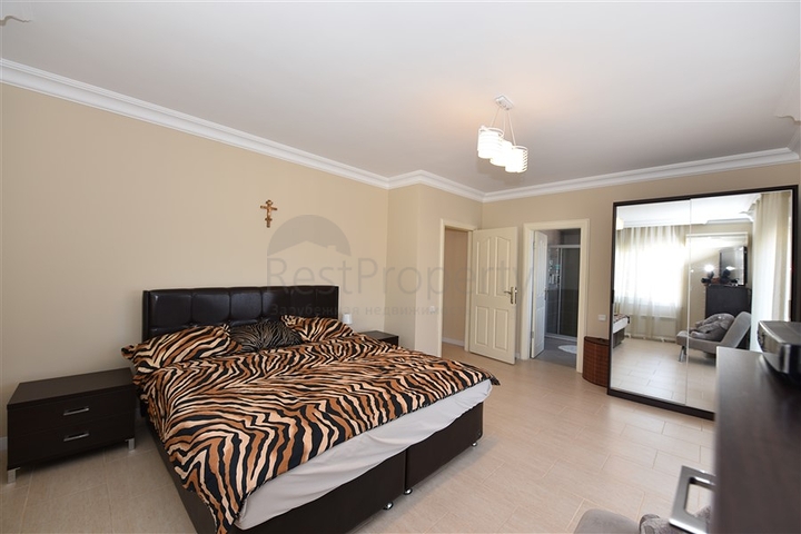 Меблированный пентхаус с видом на море  