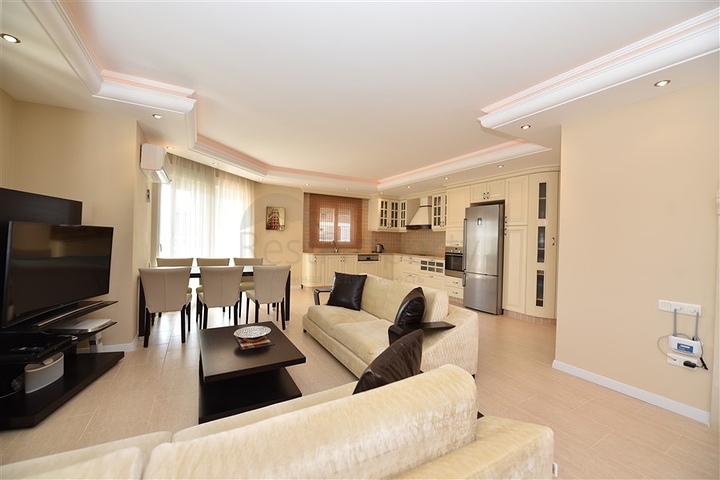 Меблированный пентхаус с видом на море  