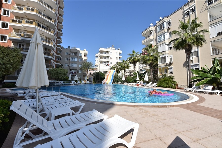 Меблированный пентхаус с видом на море  