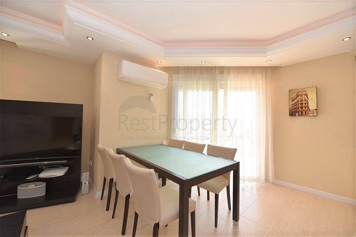 Меблированный пентхаус с видом на море  