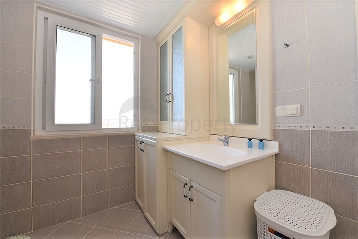 Меблированный пентхаус с видом на море  