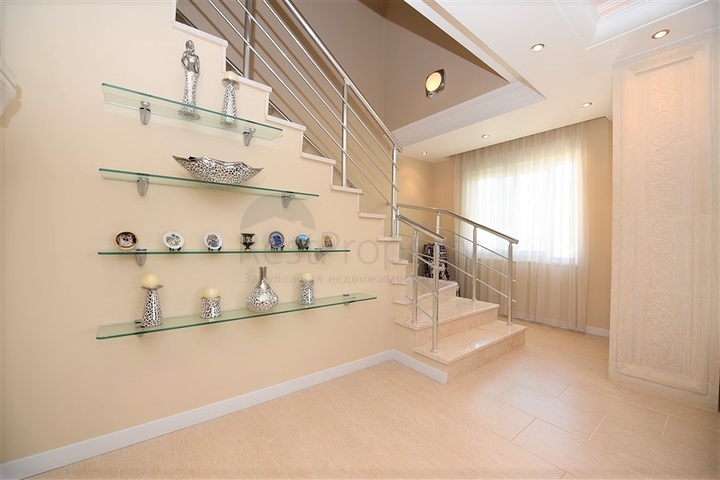 Меблированный пентхаус с видом на море  