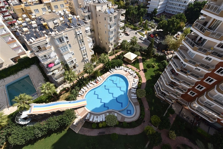 Меблированный пентхаус с видом на море  