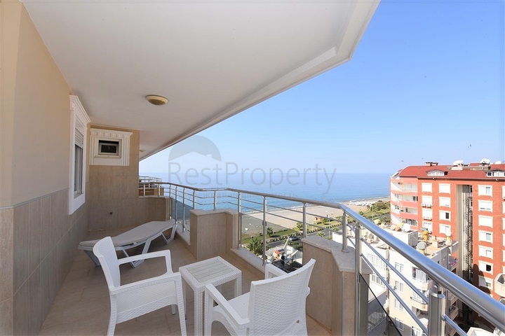 Меблированный пентхаус с видом на море  
