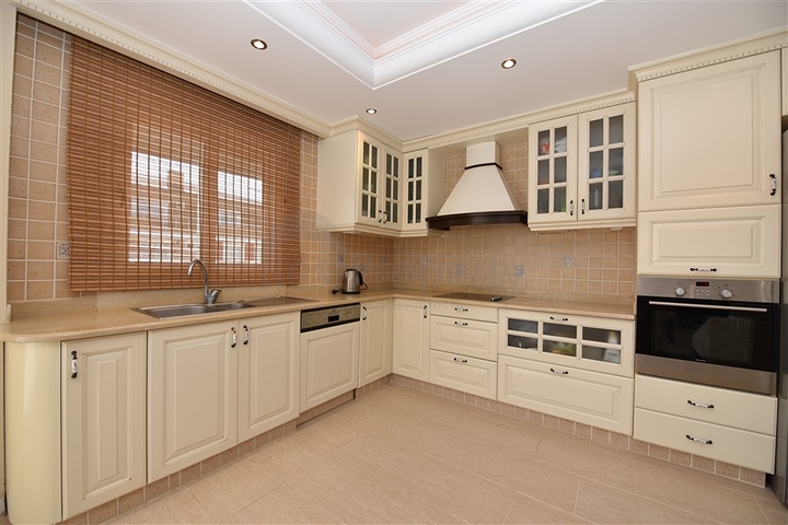 Меблированный пентхаус с видом на море  