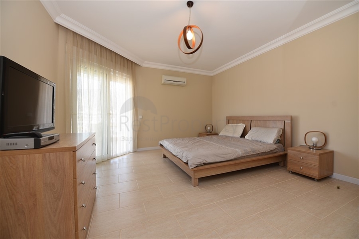 Меблированный пентхаус с видом на море  