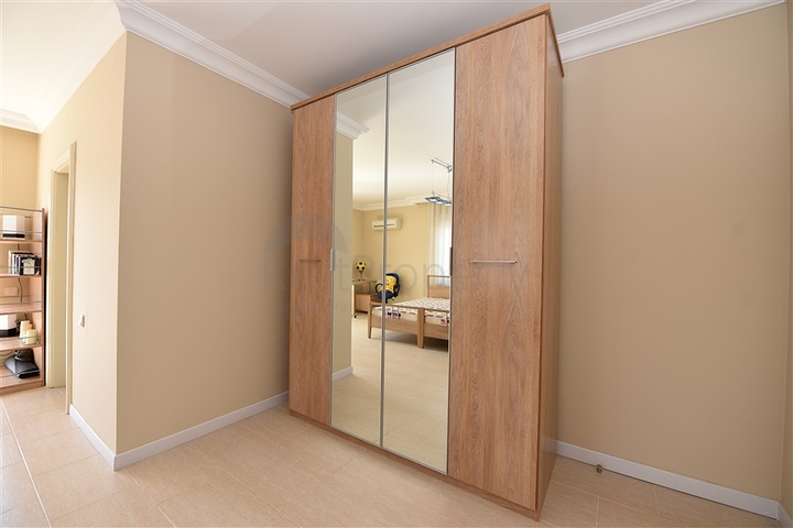 Меблированный пентхаус с видом на море  