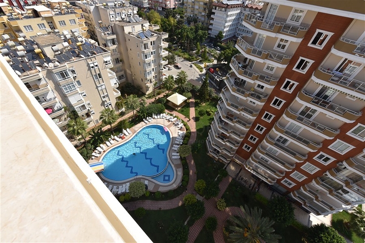 Меблированный пентхаус с видом на море  