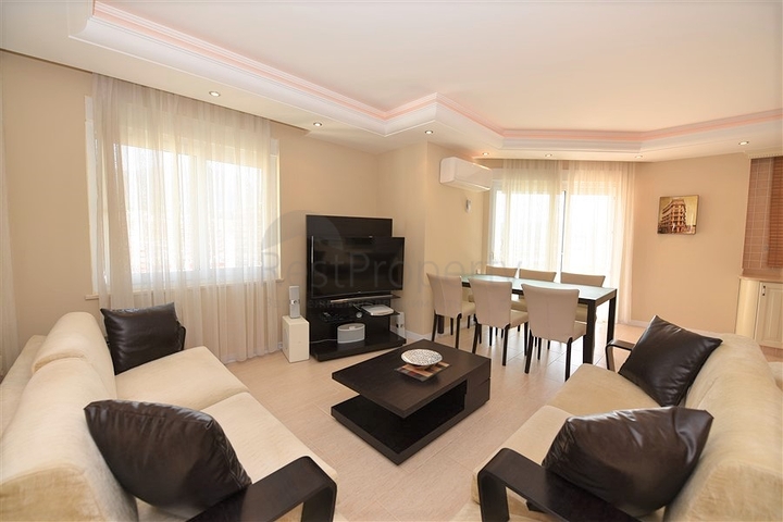 Меблированный пентхаус с видом на море  