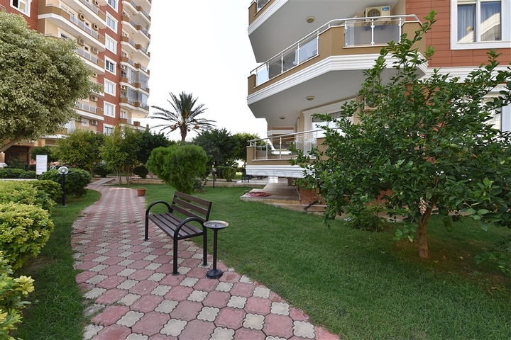 Меблированный пентхаус с видом на море  