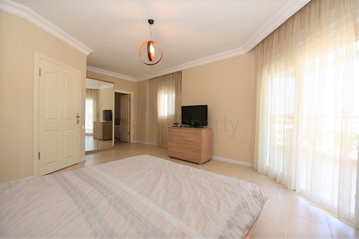 Меблированный пентхаус с видом на море  