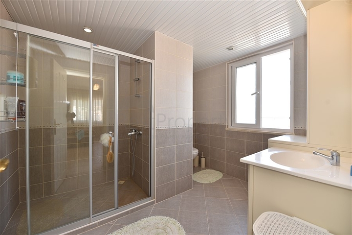 Меблированный пентхаус с видом на море  