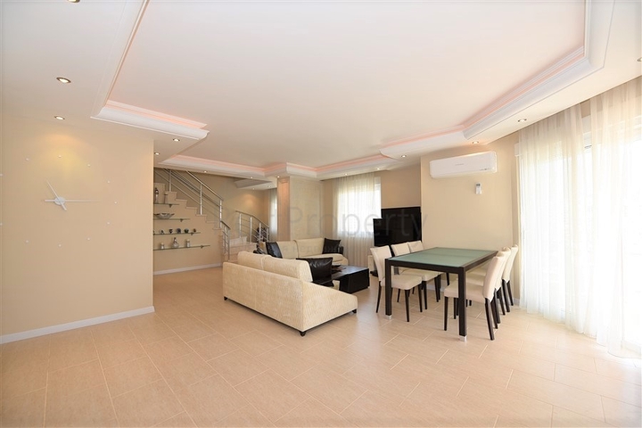 Меблированный пентхаус с видом на море  