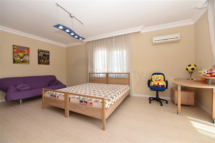 Меблированный пентхаус с видом на море  