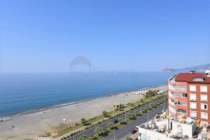 Меблированный пентхаус с видом на море  