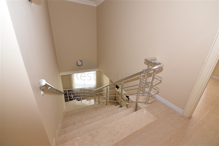 Меблированный пентхаус с видом на море  