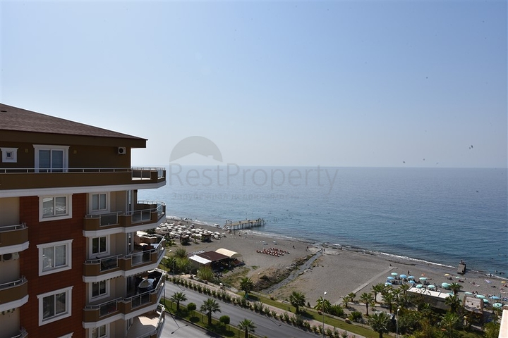 Меблированный пентхаус с видом на море  