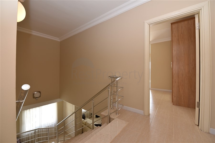 Меблированный пентхаус с видом на море  