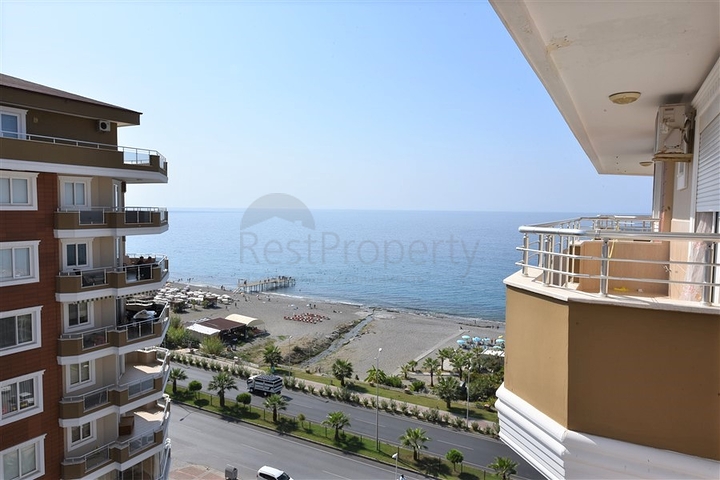 Меблированный пентхаус с видом на море  