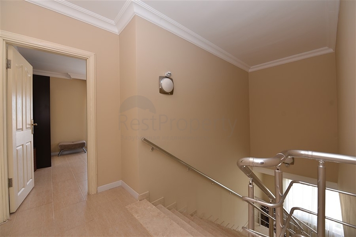 Меблированный пентхаус с видом на море  