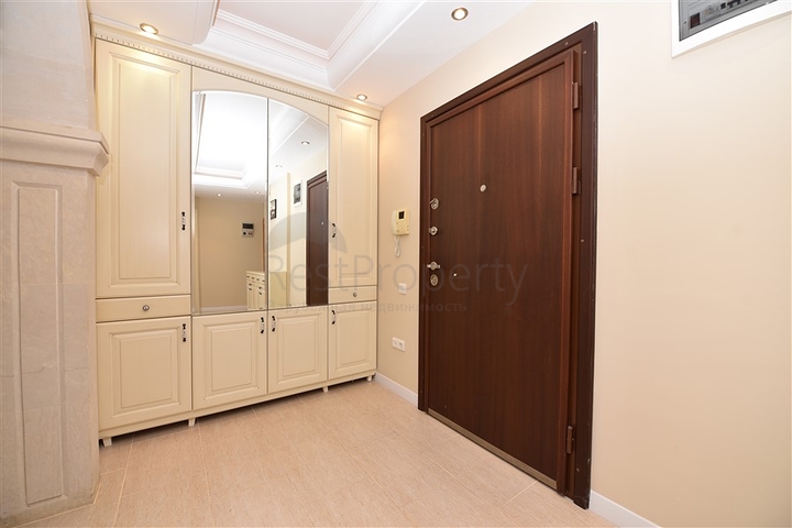 Меблированный пентхаус с видом на море  