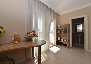 Меблированный пентхаус с видом на море  