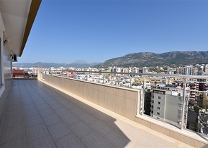 Меблированный пентхаус с видом на море  