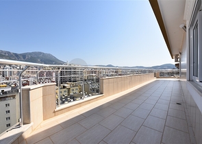 Меблированный пентхаус с видом на море  