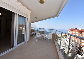 Меблированный пентхаус с видом на море  