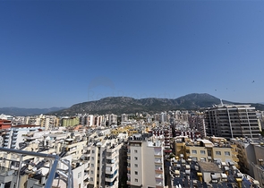 Меблированный пентхаус с видом на море  