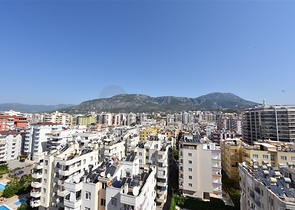 Меблированный пентхаус с видом на море  