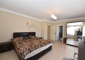 Меблированный пентхаус с видом на море  