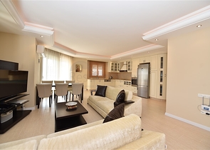 Меблированный пентхаус с видом на море  