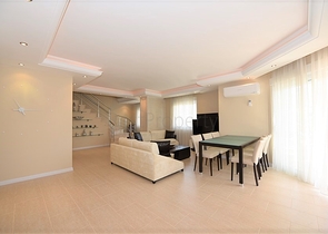 Меблированный пентхаус с видом на море  