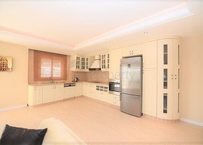 Меблированный пентхаус с видом на море  