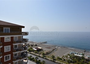 Меблированный пентхаус с видом на море  