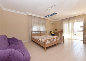 Меблированный пентхаус с видом на море  