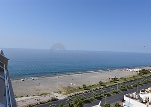 Меблированный пентхаус с видом на море  