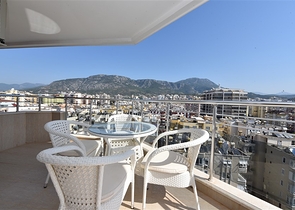 Меблированный пентхаус с видом на море  