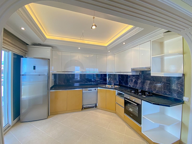 Большой пентхаус с видом на море