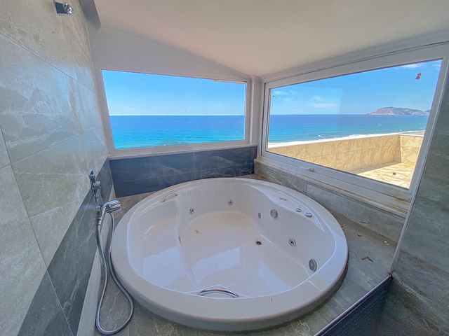 Большой пентхаус с видом на море