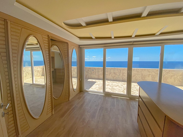 Большой пентхаус с видом на море